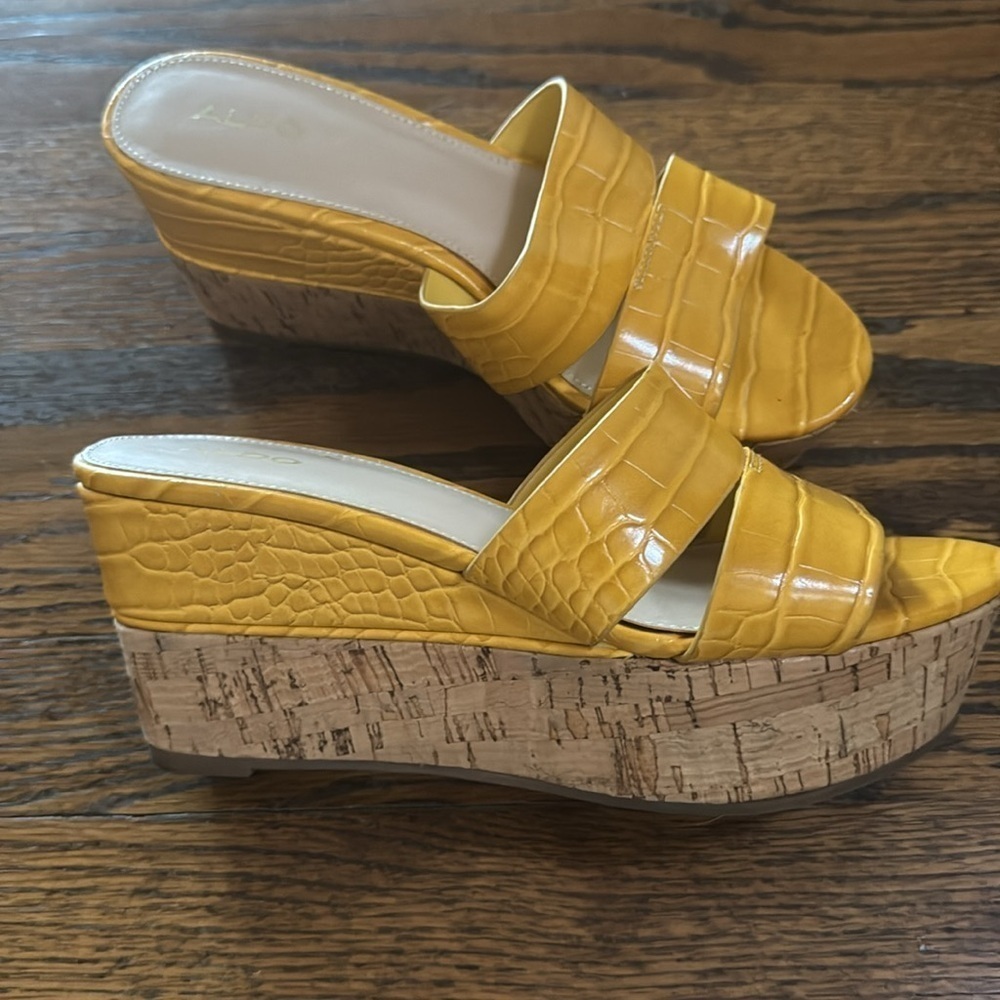ALDO gold faux alligator double strap cork platform sandals. Size 8.5.